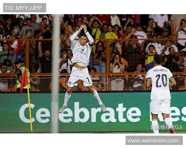 C罗足球明星粉丝热情高涨共同见证传奇时刻与荣耀瞬间